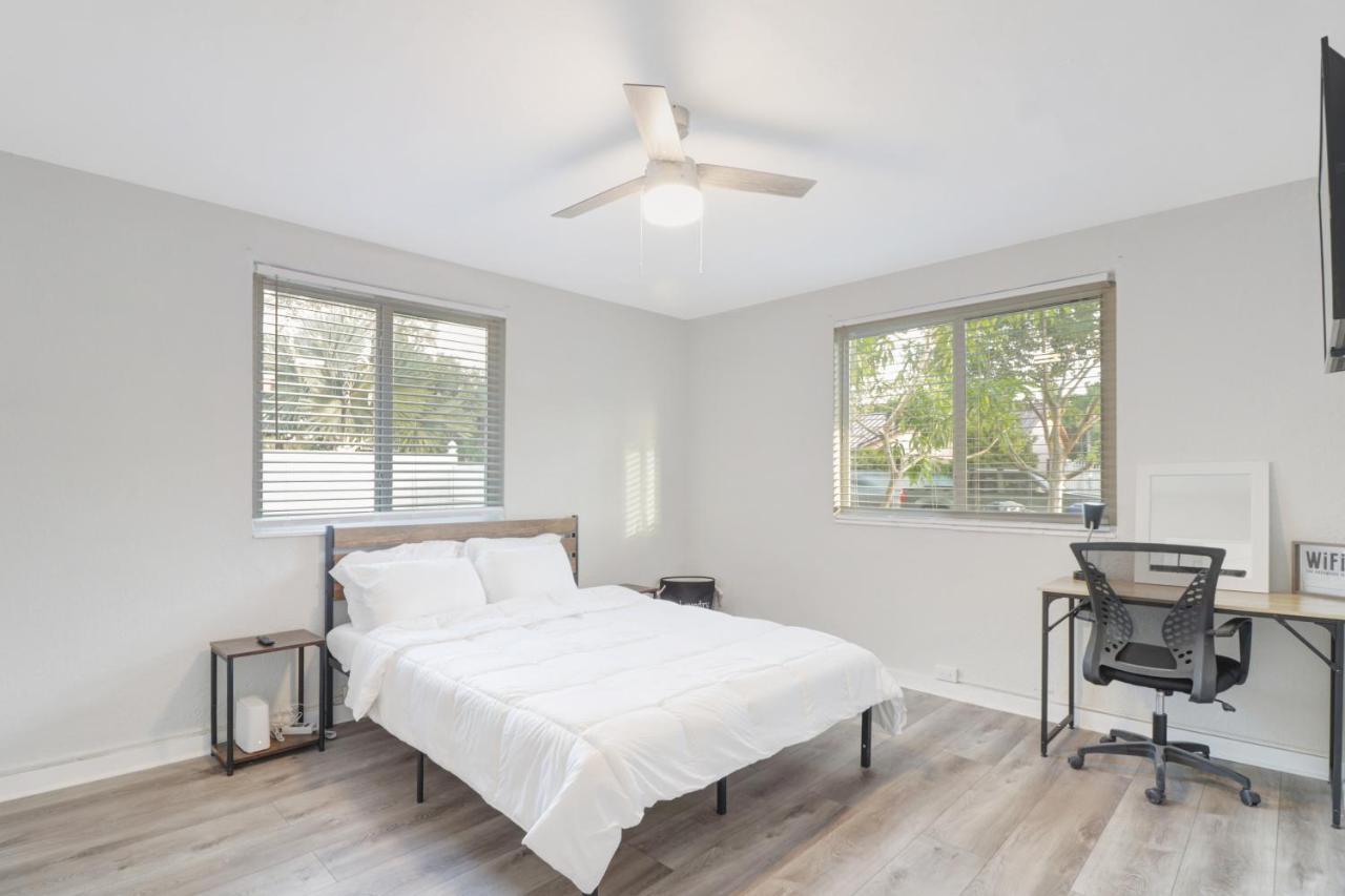 Spacious And Luxurious Home Centrally Located Between Miami And Ft. Lauderdale Miramar Bagian luar foto
