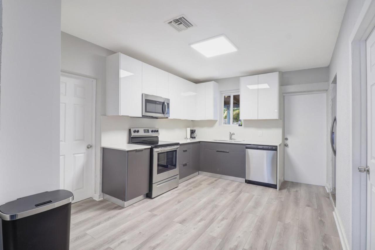 Spacious And Luxurious Home Centrally Located Between Miami And Ft. Lauderdale Miramar Bagian luar foto